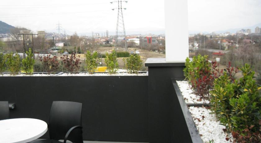 Domus Aparthotel Skopje Ngoại thất bức ảnh
